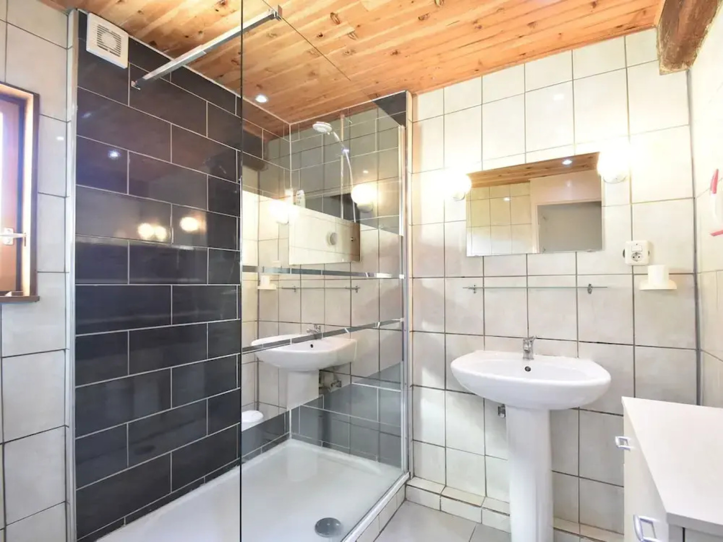 Farmhouse in Fours With Courtyard, Terrace, Fenced Garden