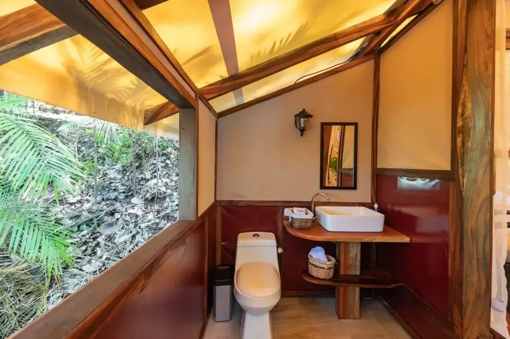 Los Vivos Beachfront Experience