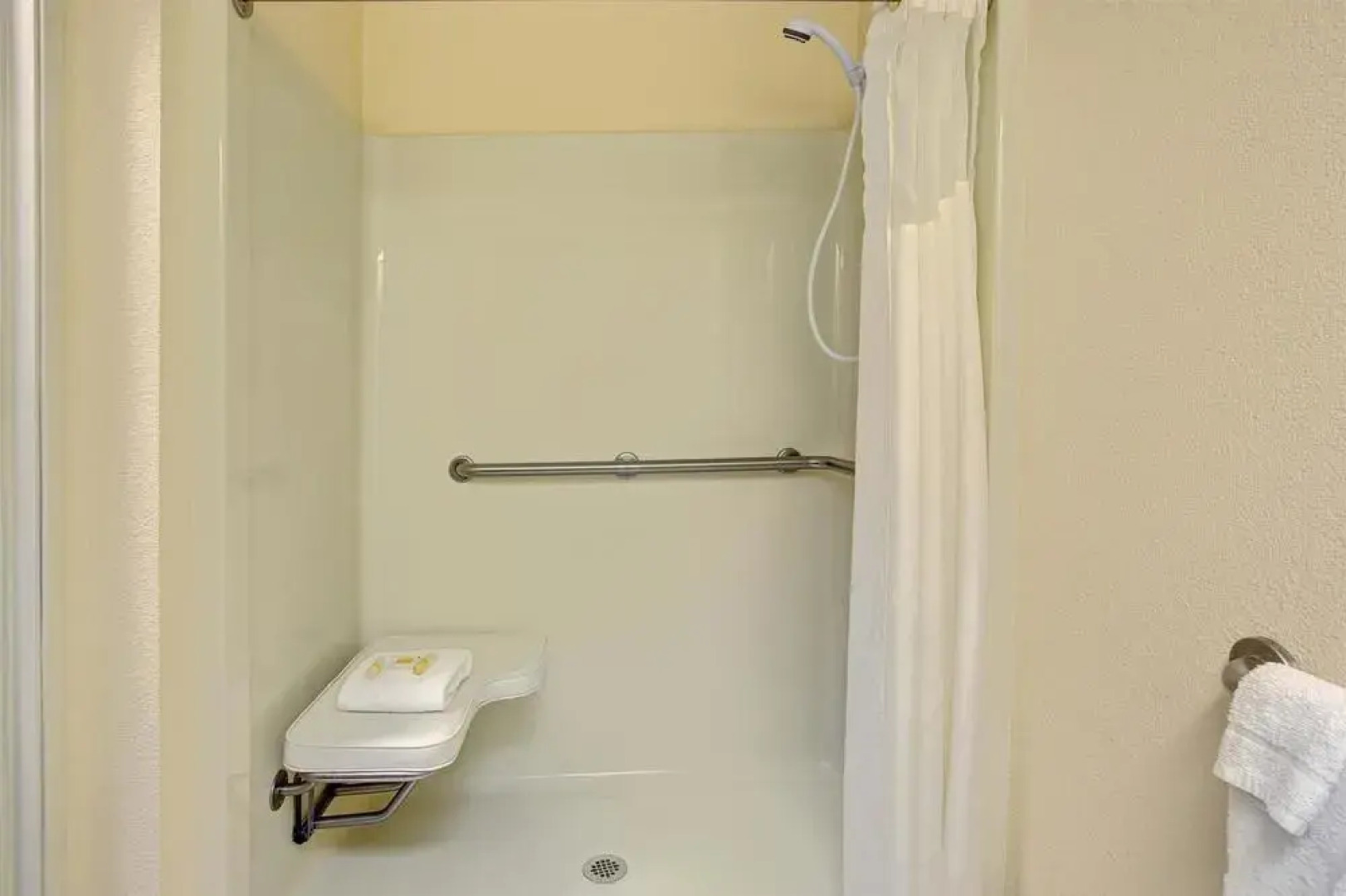 Days Inn & Suites Hickory