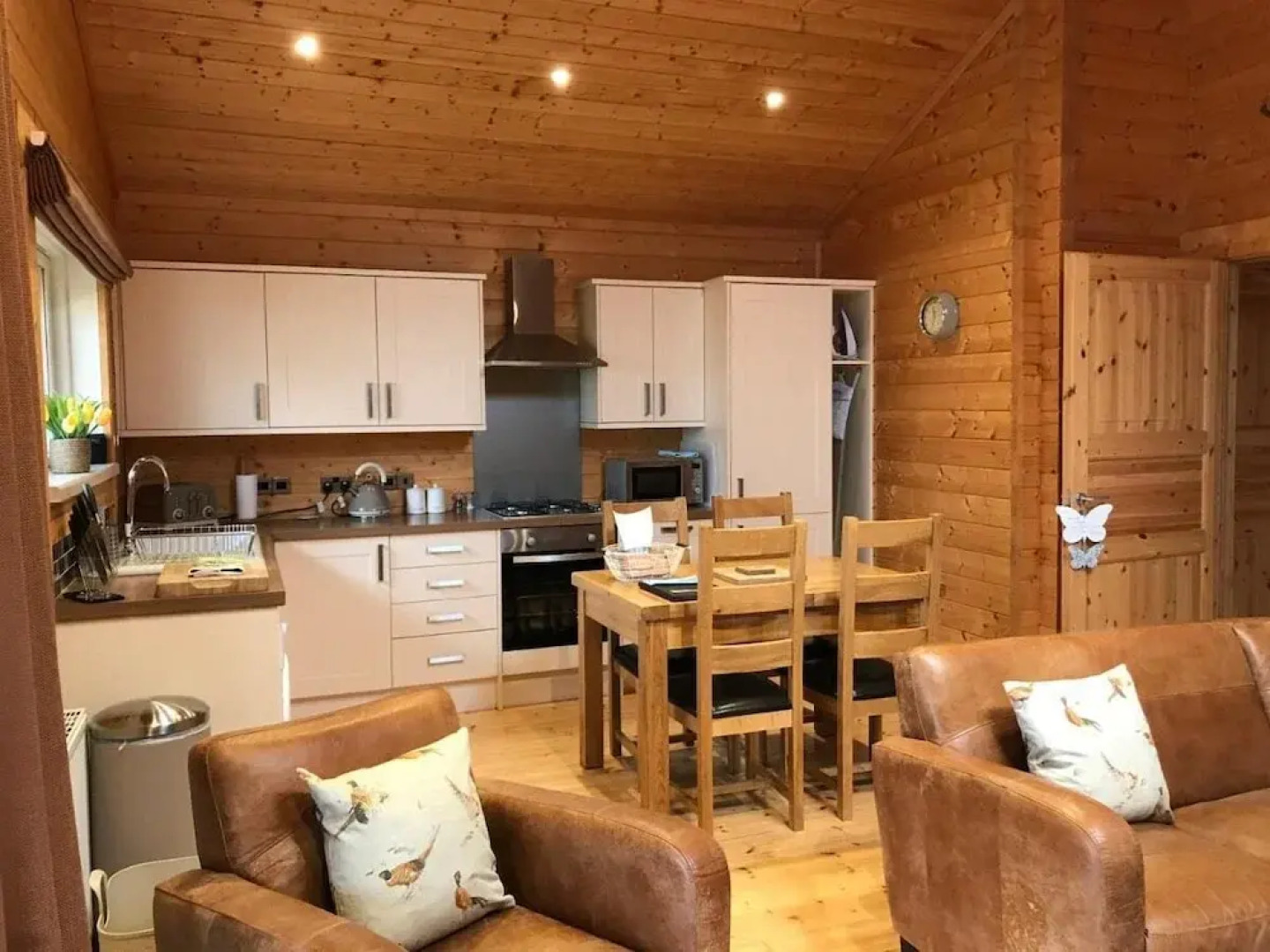 Hollybush Lodges