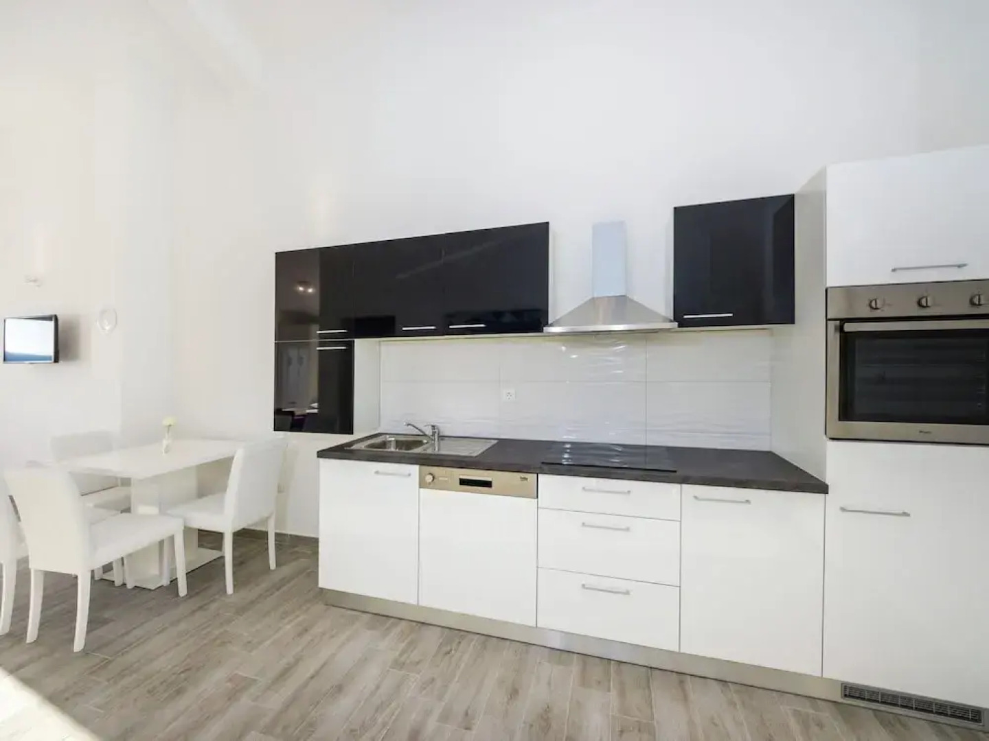 Sea-view Apartment With Garden