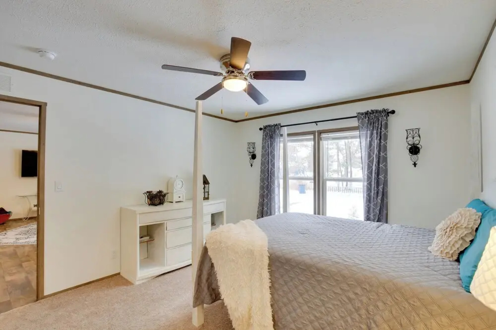 Stylish Chetek Hideaway w/ Lake + Dock Access!