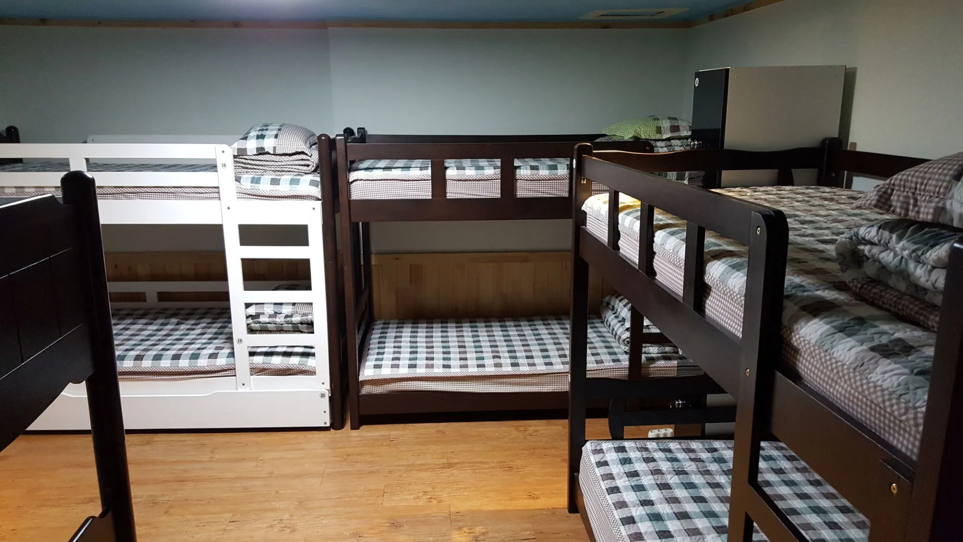 Dongbaekseom Guest House