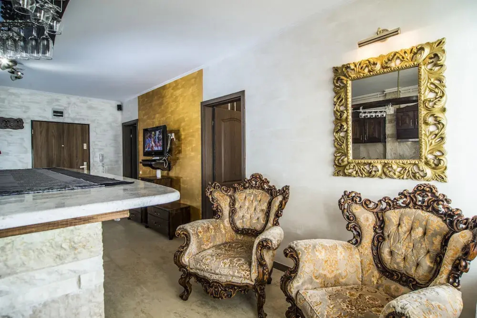 Red Hotel Retro Apartment