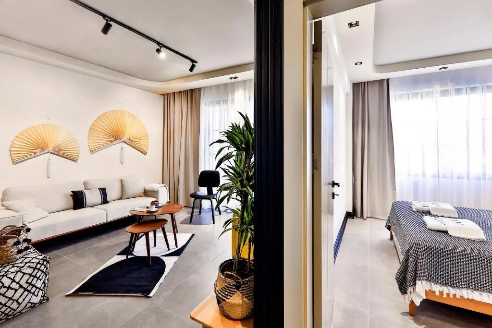 Отель Luff Suites