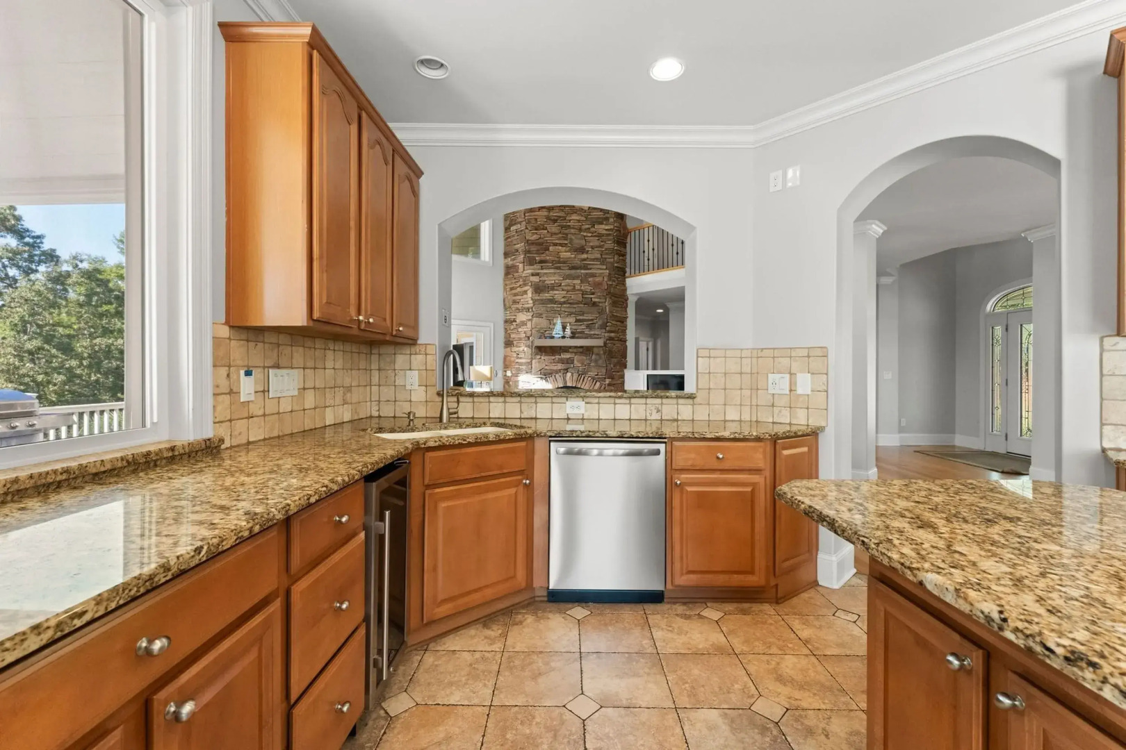 Lakefront 6bdr, Priv Dock, Game Room, Firepit Jake's Lake House by Avantstay