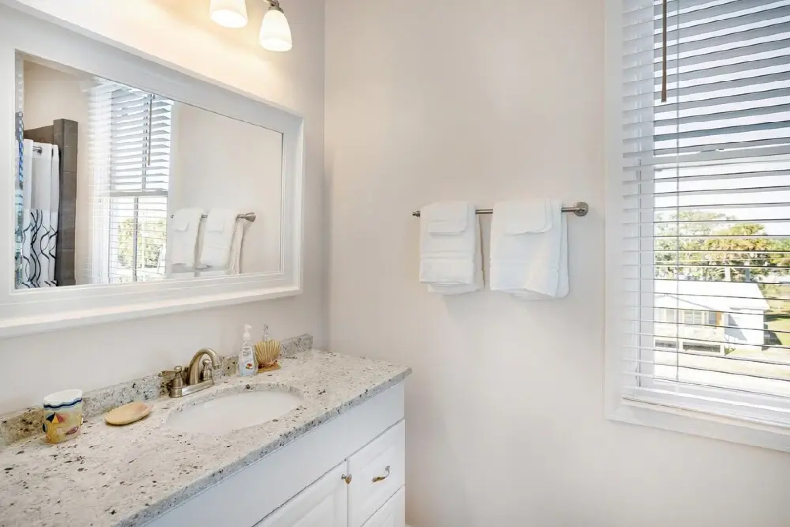 Endless Summer 5 Bedroom Home by Redawning