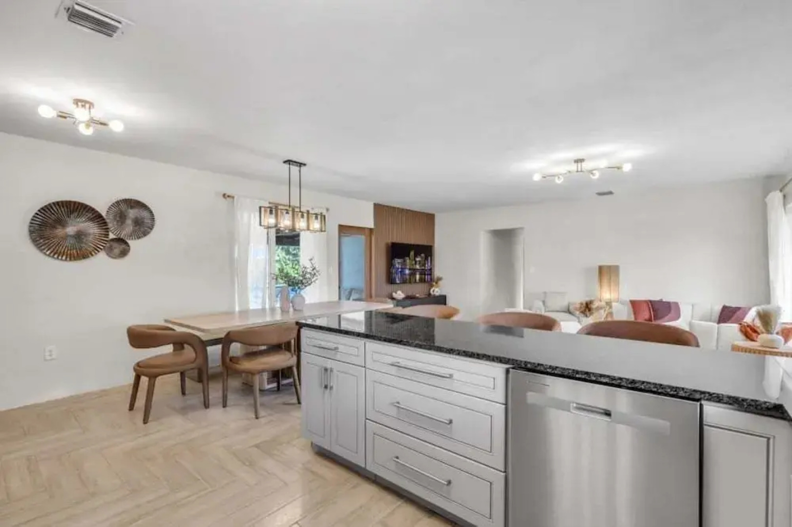 4br Biscayne River Home: Pool & Pickleball Fun 4 Bedroom Home