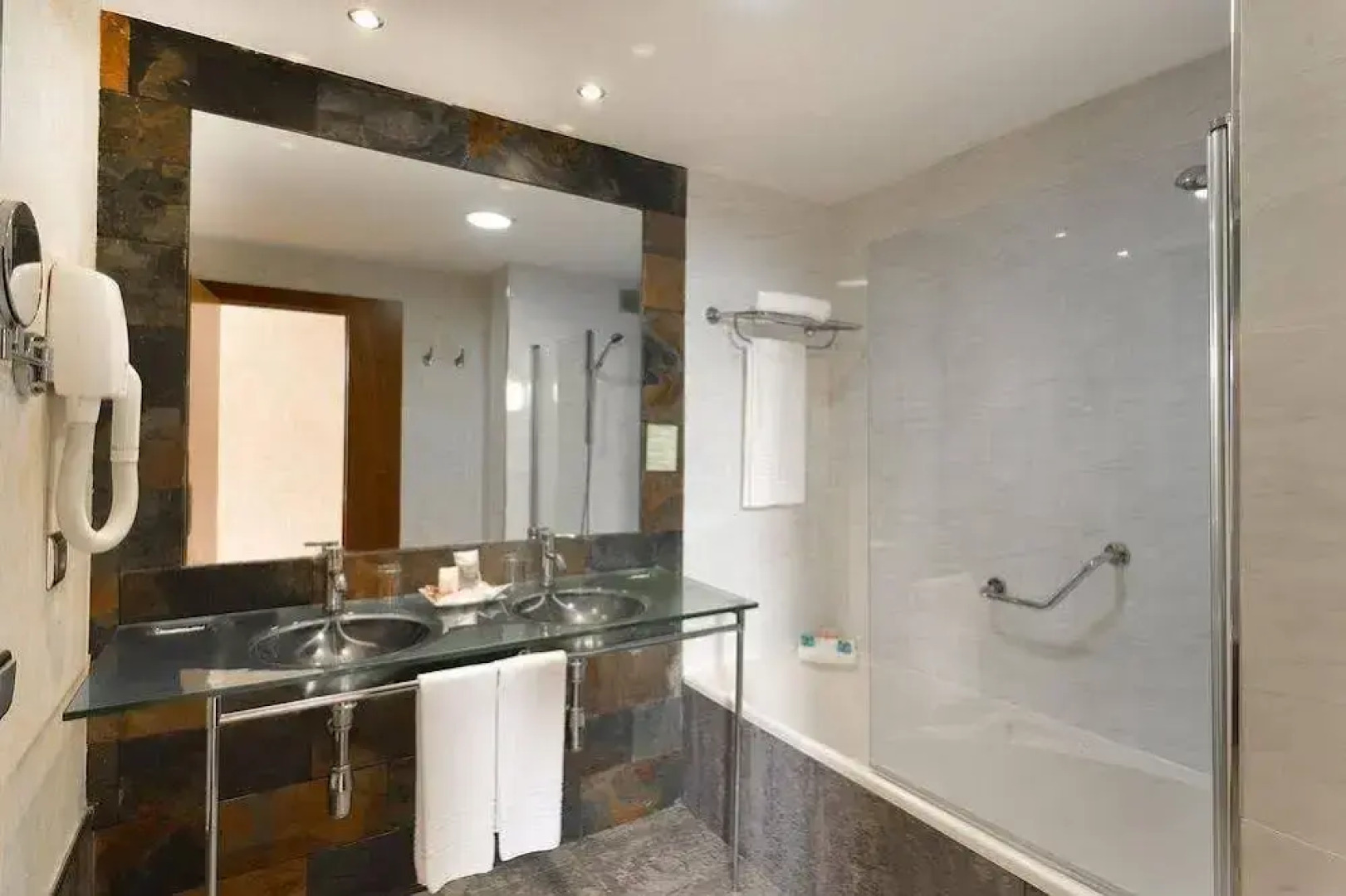 Geranios Suites & Spa