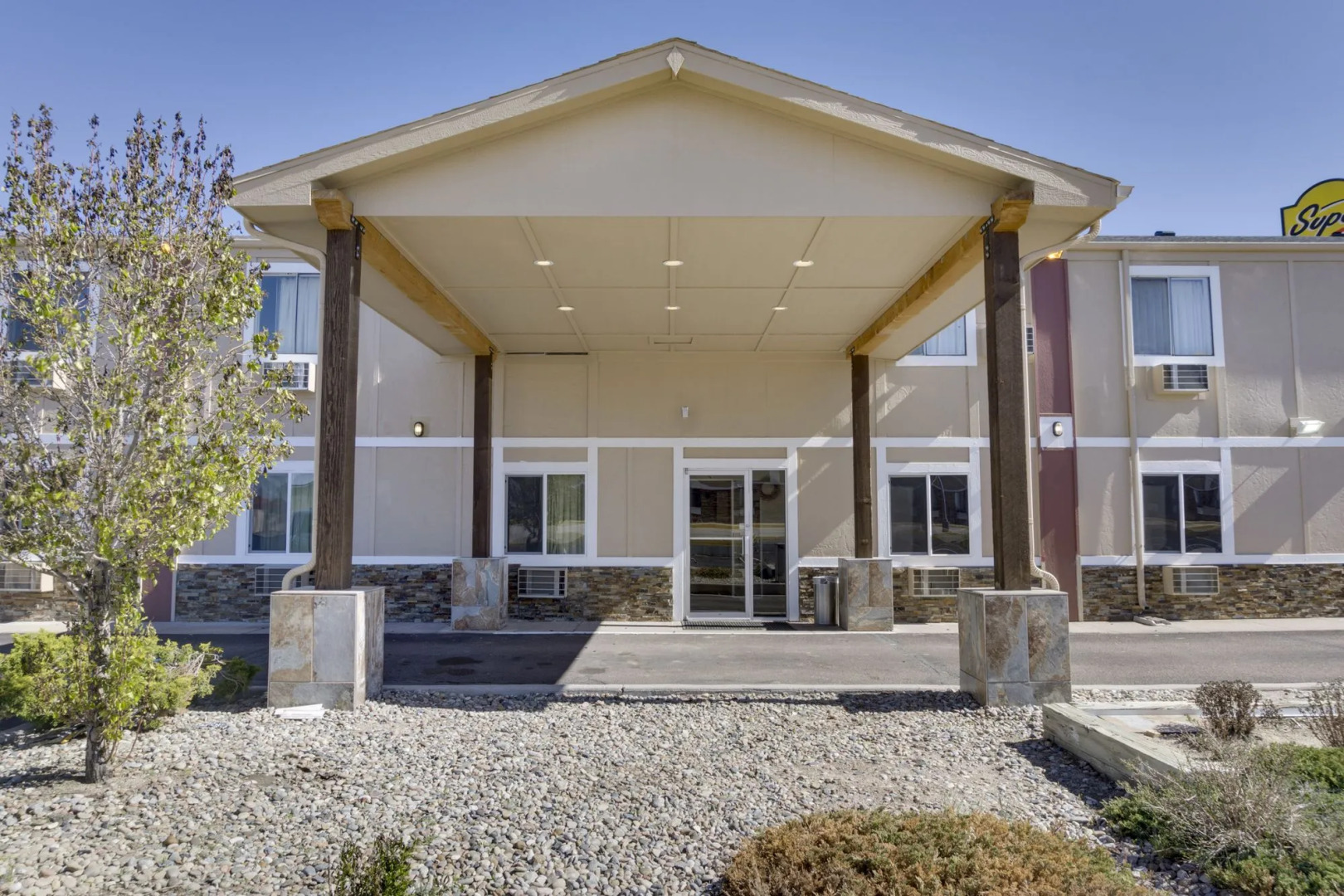 Super 8 By Wyndham Limon