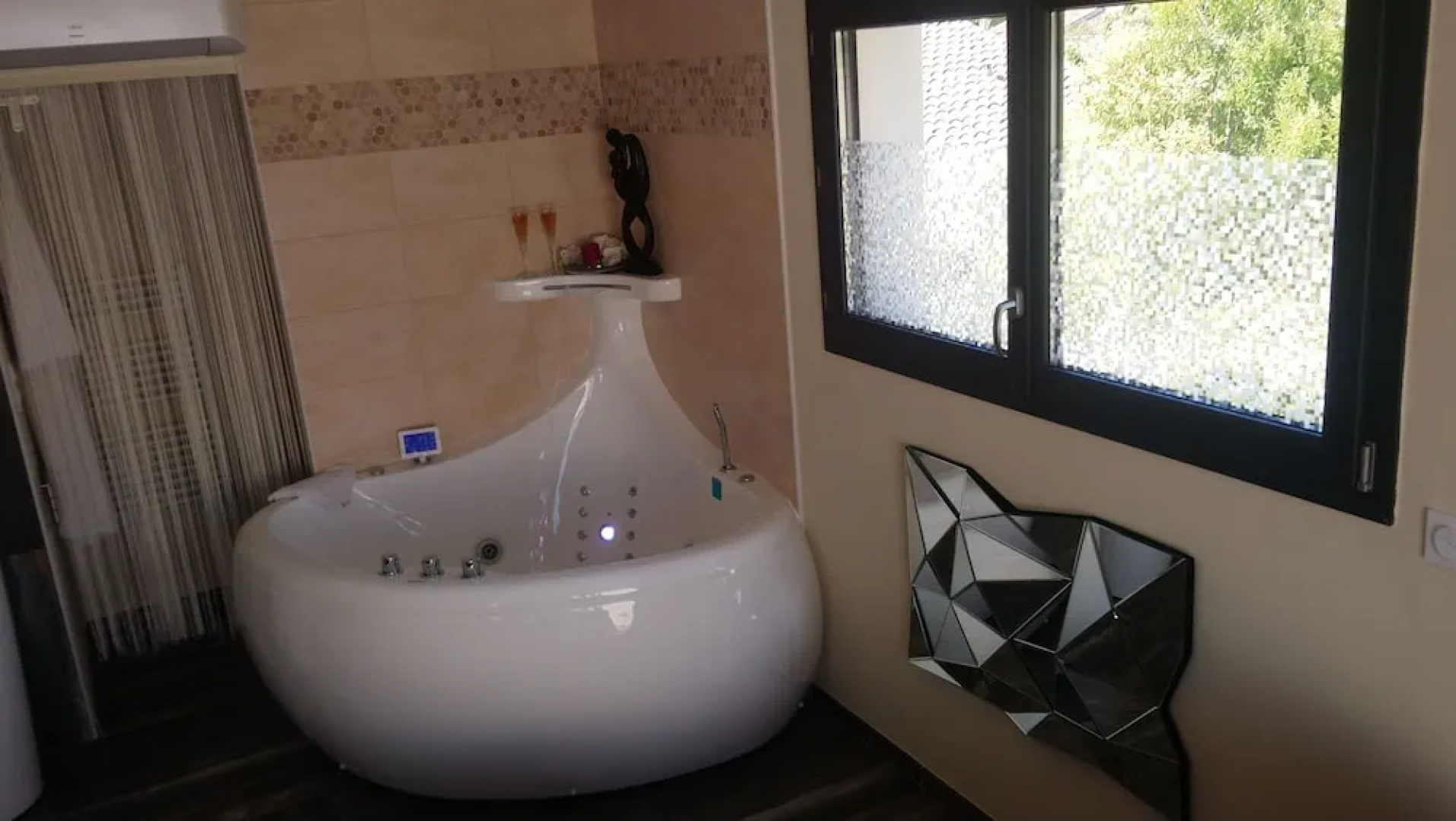 EpicuRooms - Maison d'Hôtes Romantique - Chambres à thème