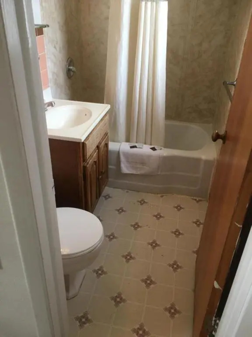 Budget Host Moon Mist Motel