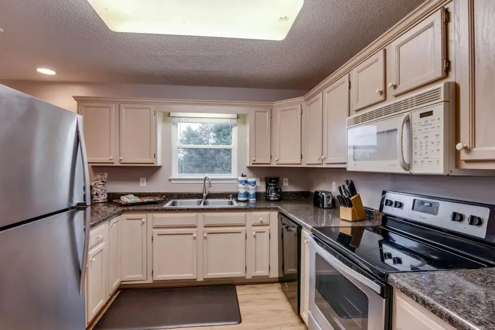 Summer Palace B 2 Bedroom Duplex by RedAwning