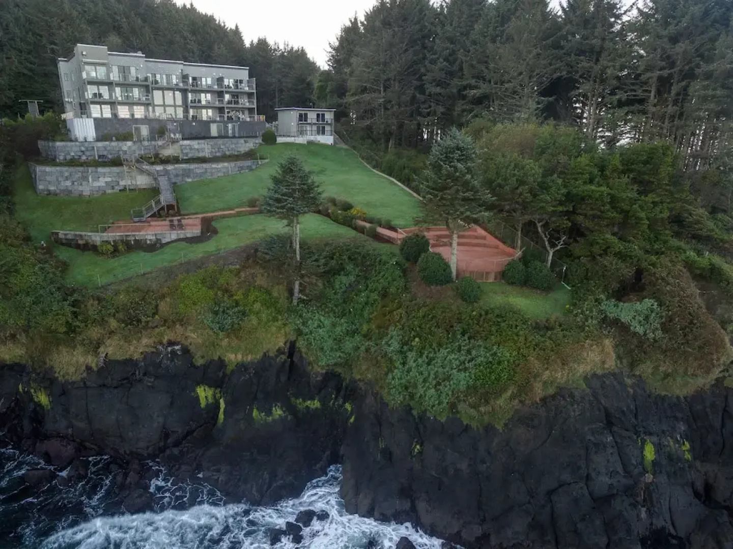 Whale Cove Inn
