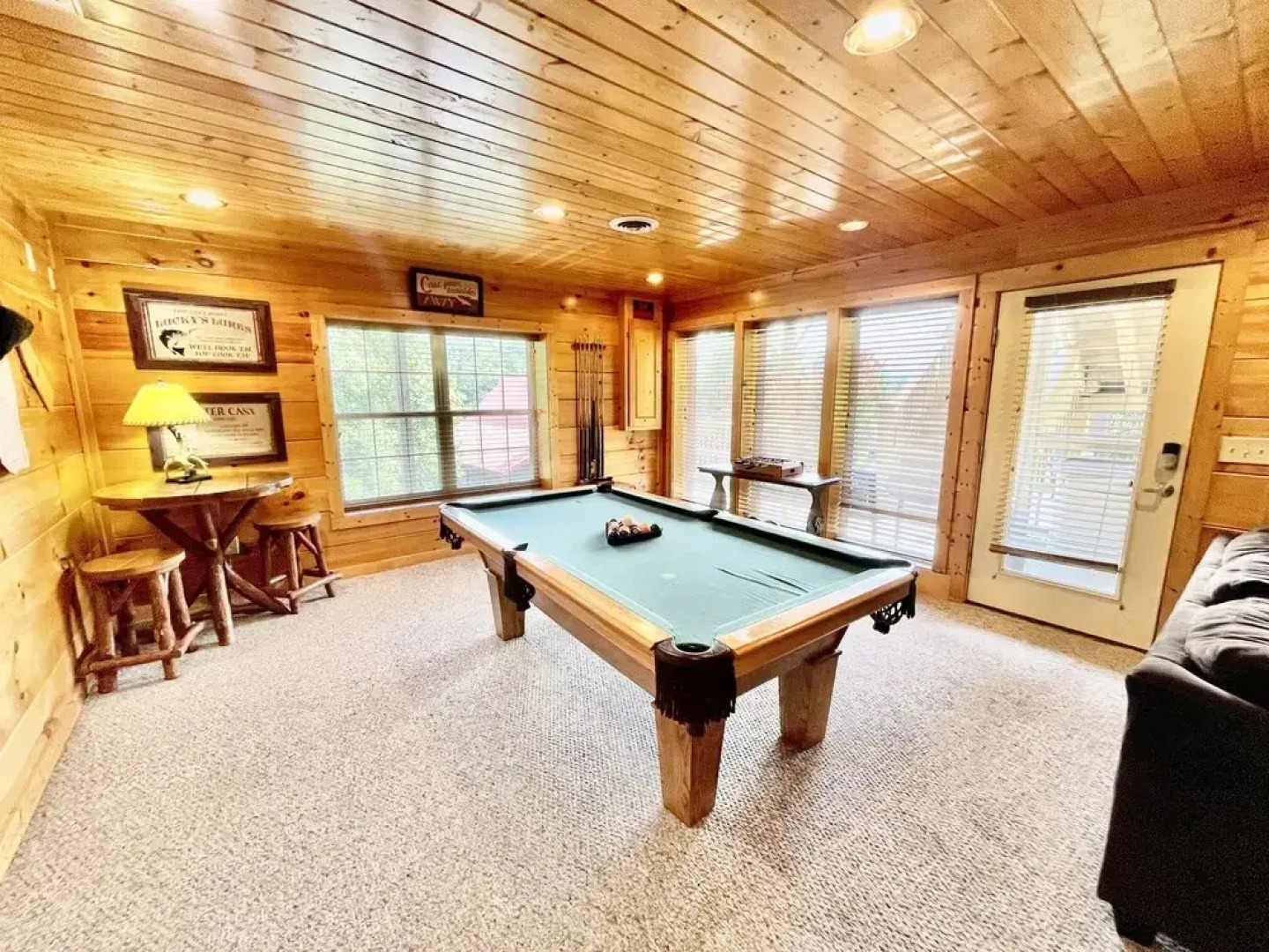 Rocky Top Rendez - 2 Br cabin by RedAwning