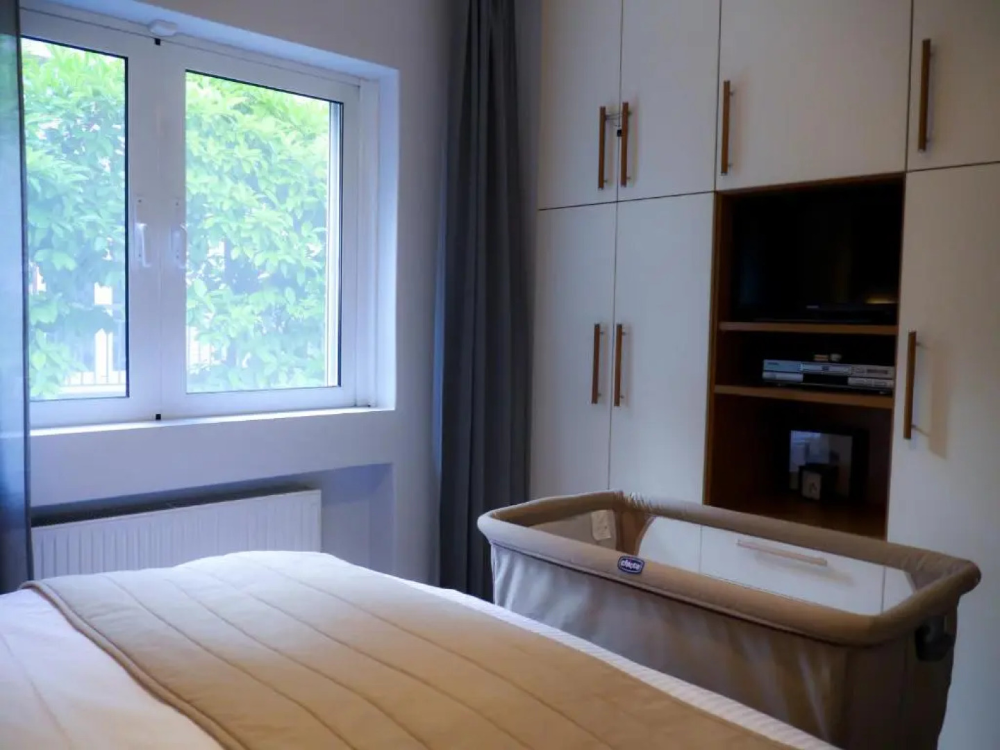 Garden Apartment next to the Mall -Private Parking