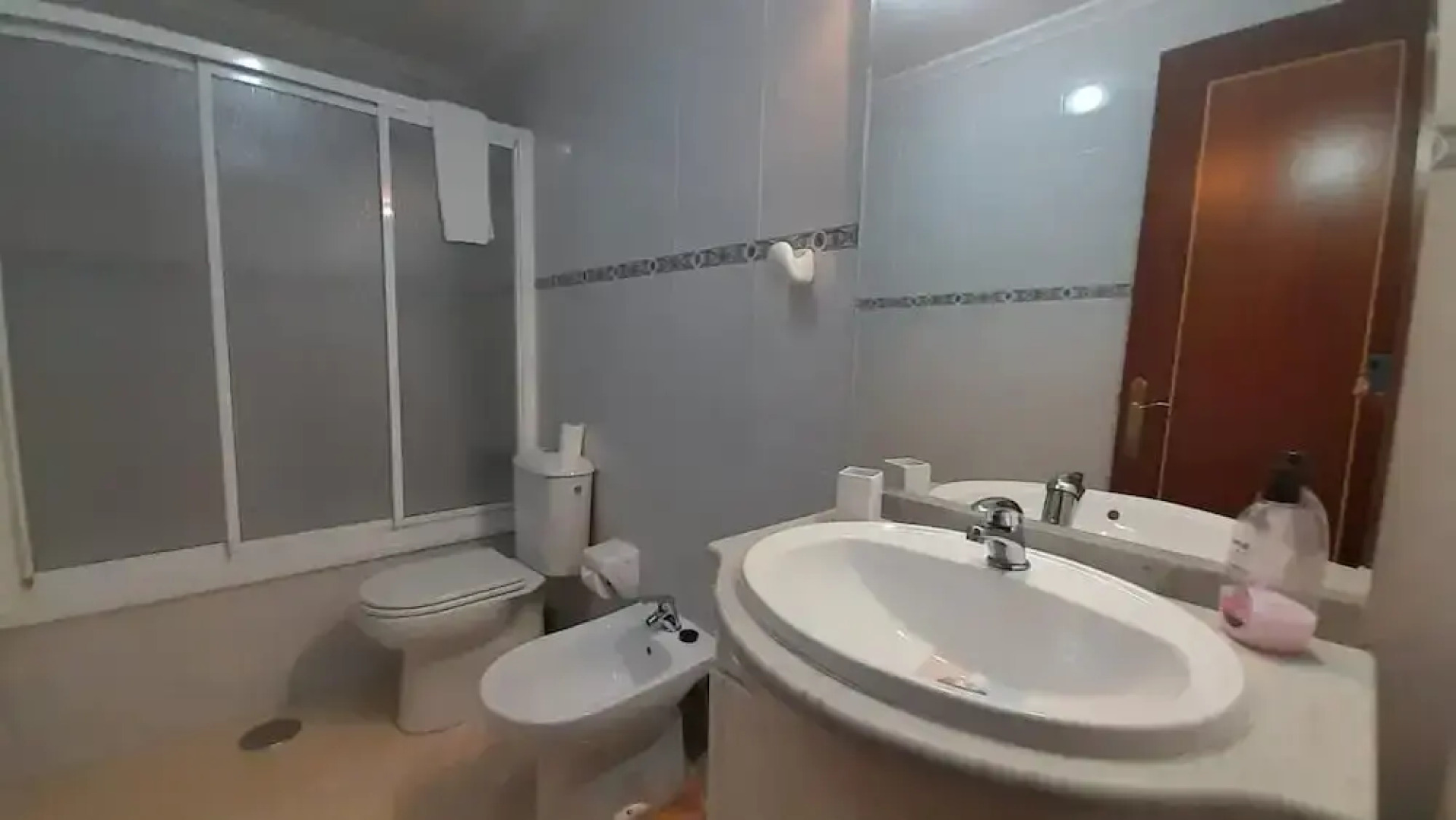 Apartment-sleeps6-parking-terrace