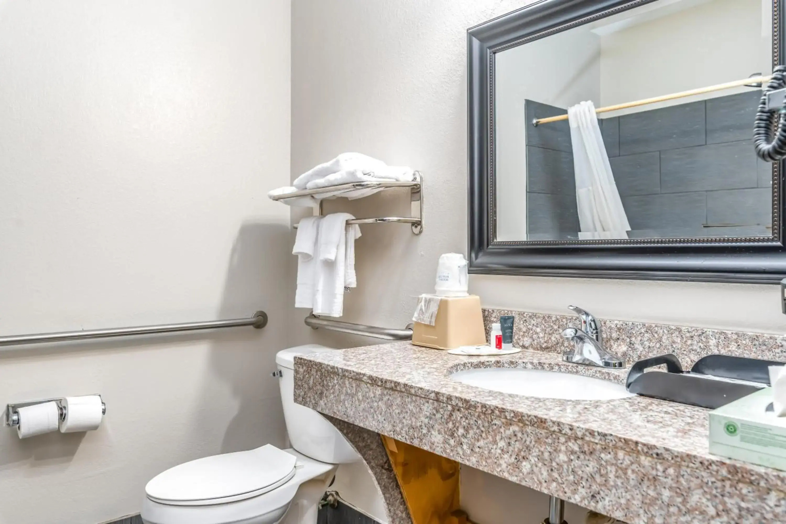 Days Inn & Suites by Wyndham Prattville-Montgomery