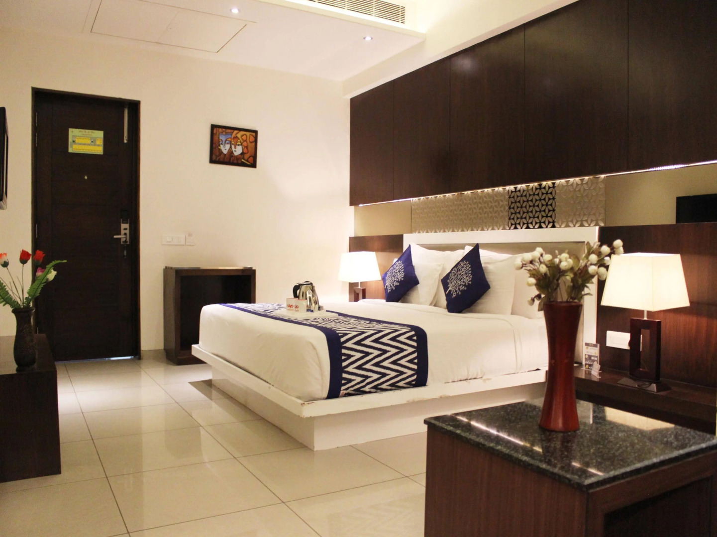 oyo premium TDI mall fatehabad road