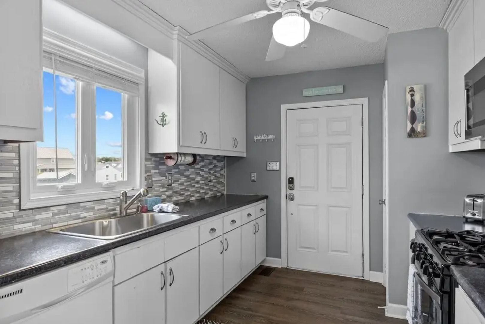 Coastal Tide 3 Bedroom Home by RedAwning