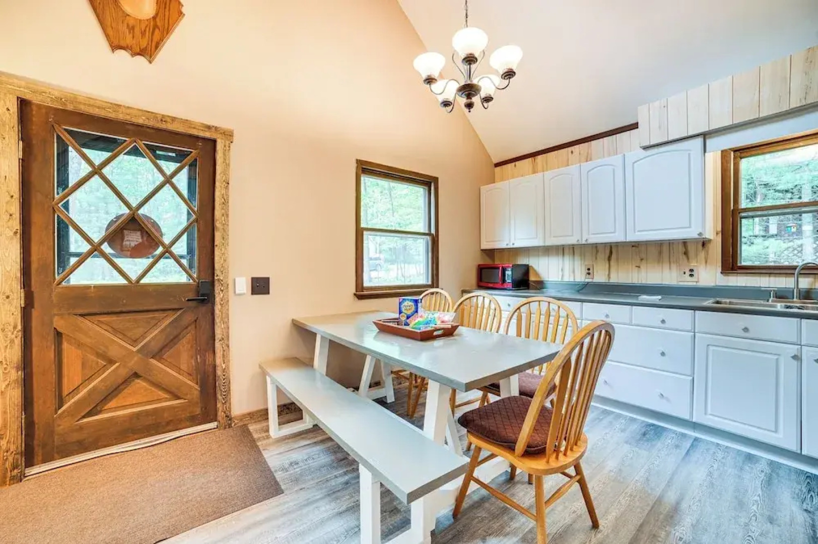 Family Roscommon Home - 3 Mi to Higgins Lake