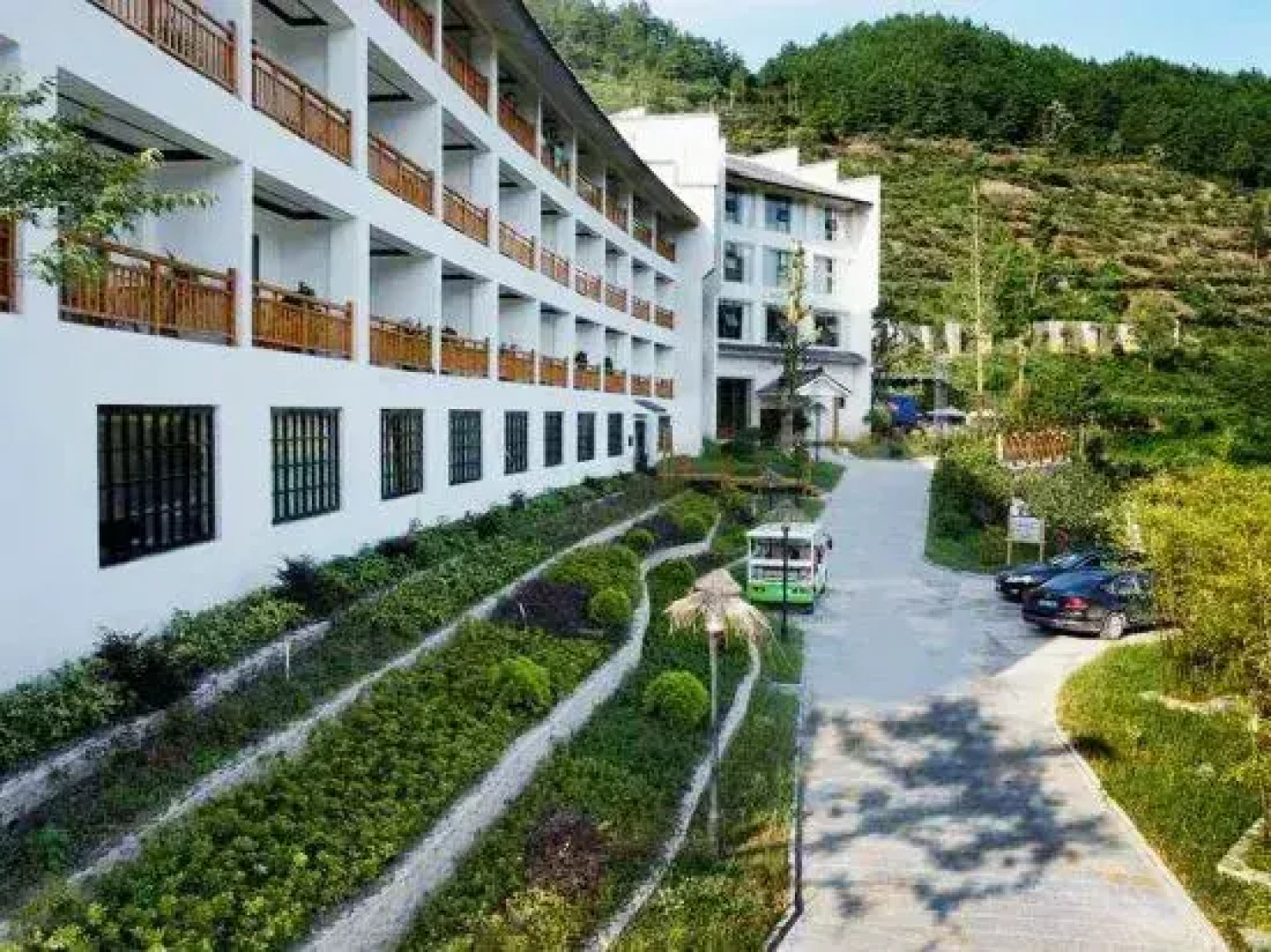 Water East Township House · River Bay Manor