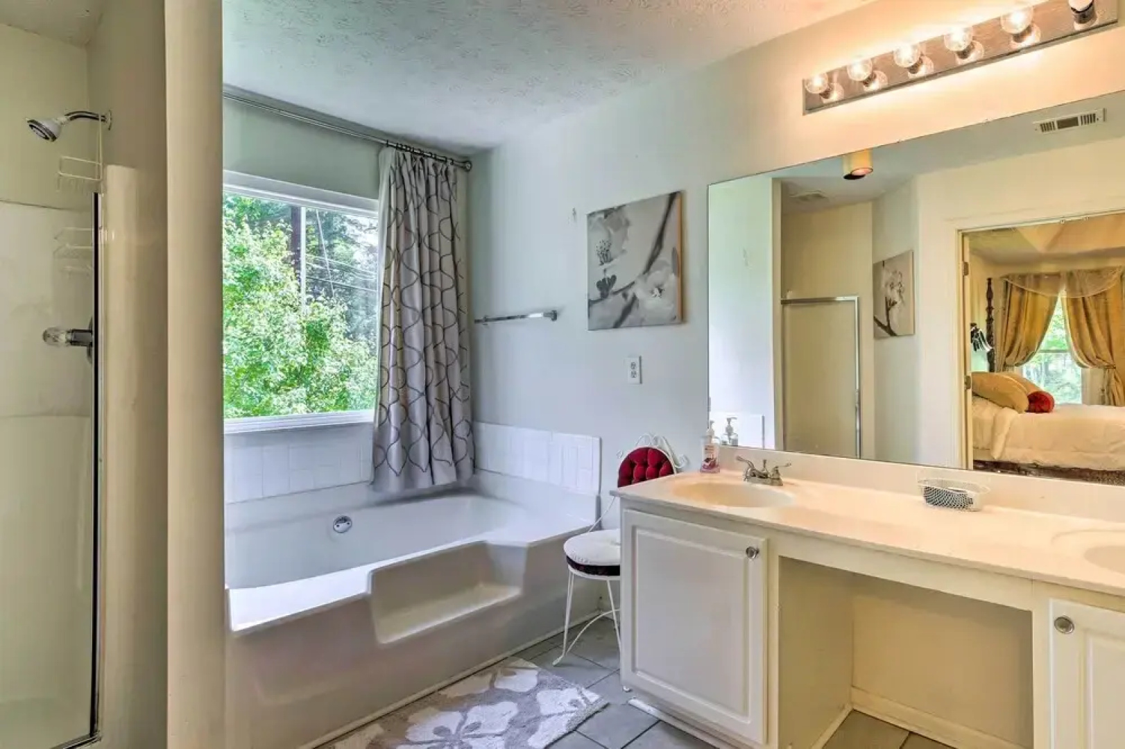 Pet-friendly Home w/ Yard ~ 15 Mi to Atlanta!