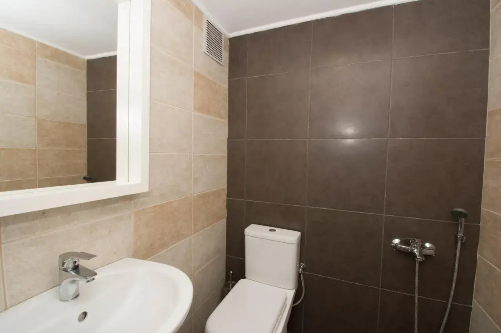 Golden Grain Suites by Checkin