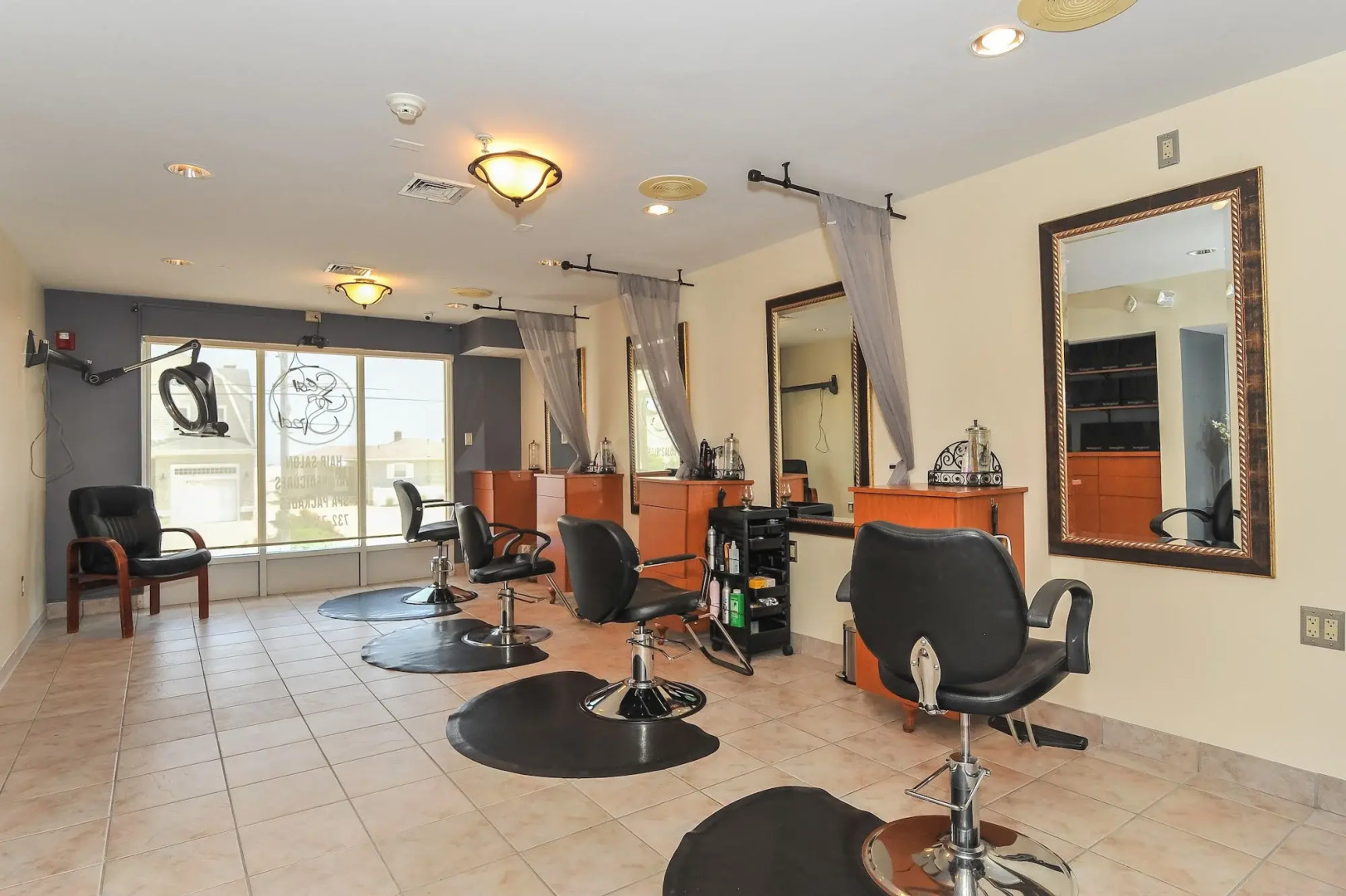 The White Sands Oceanfront Resort & Spa