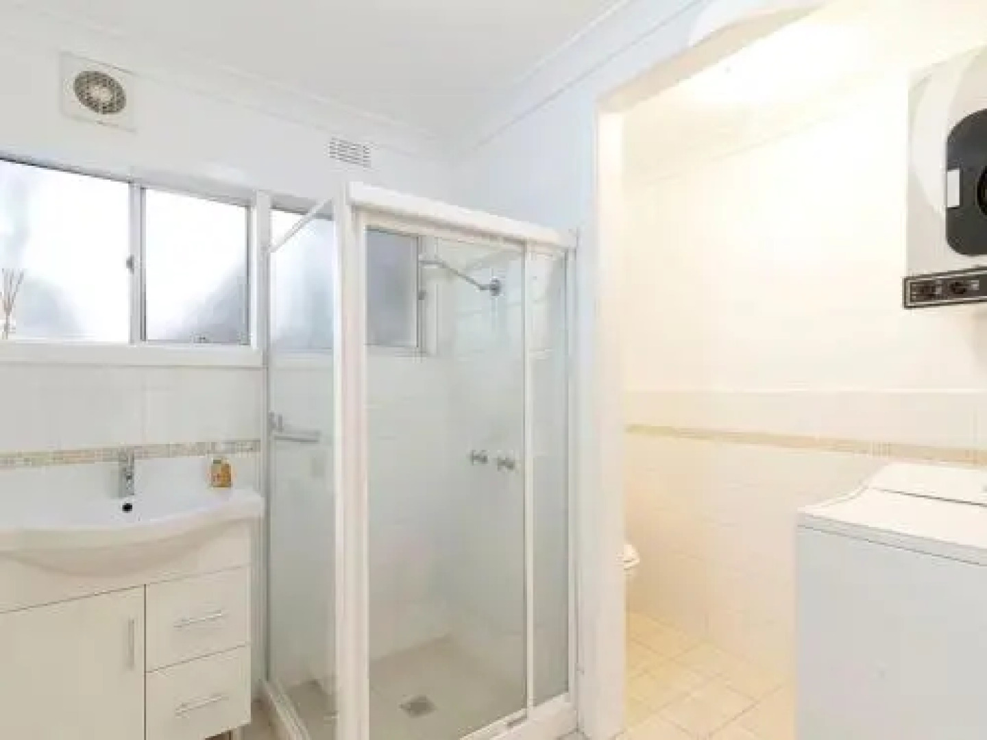 Picture perfect Lizzie Palms 2