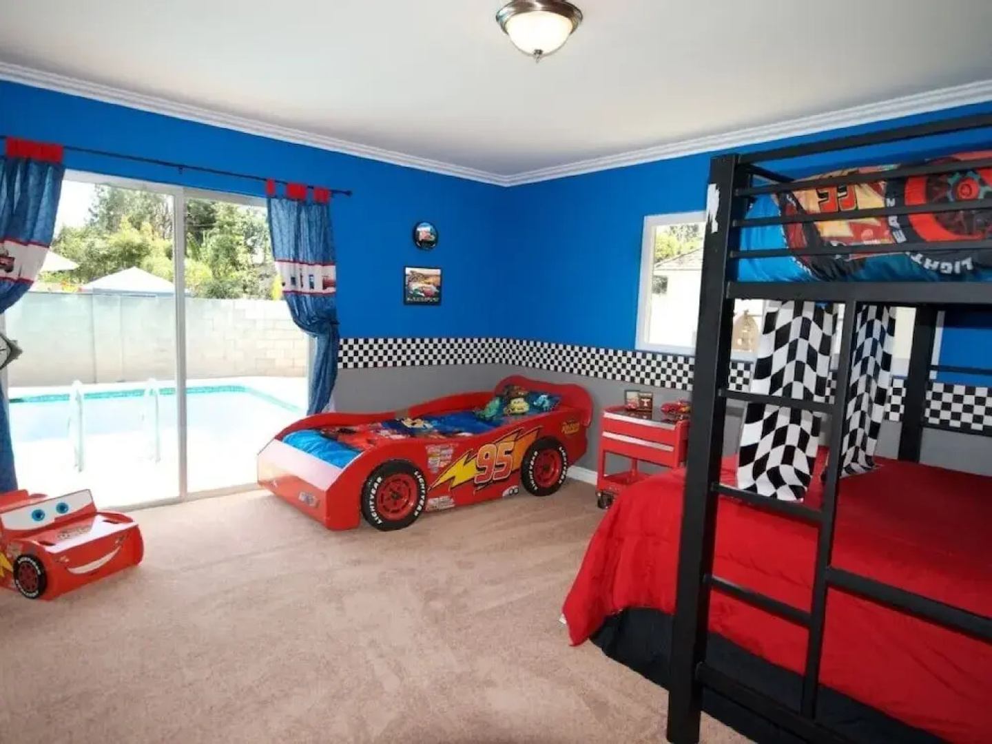 The Wonderland House 5 Bedrooms 3 Bathrooms Home