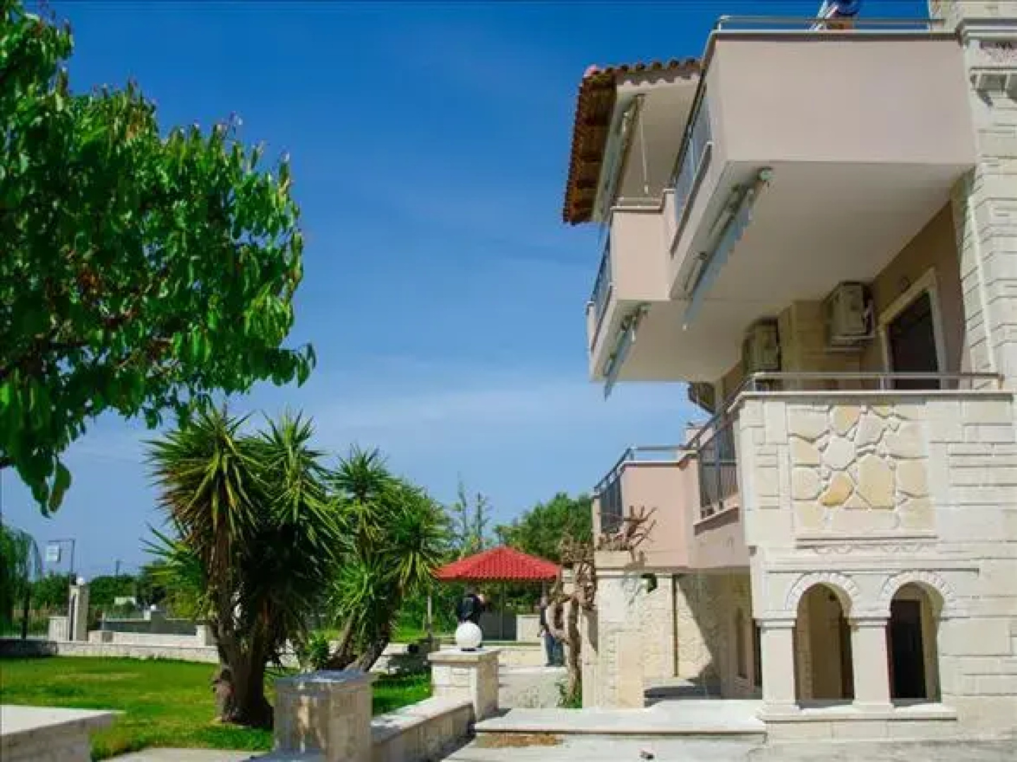 Paradisos Apartments