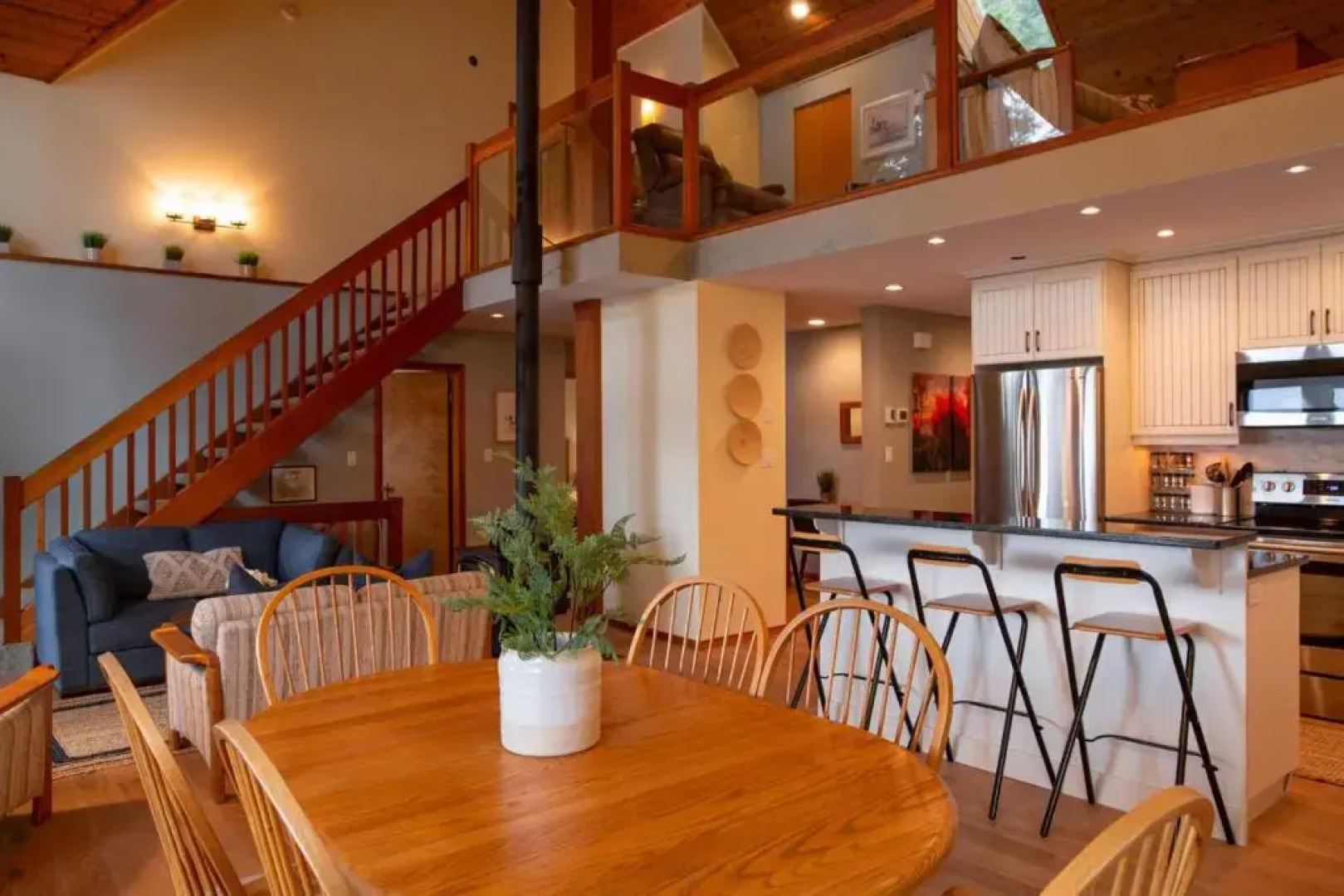 The Overlook, Luxury Lakeside Home with Dock