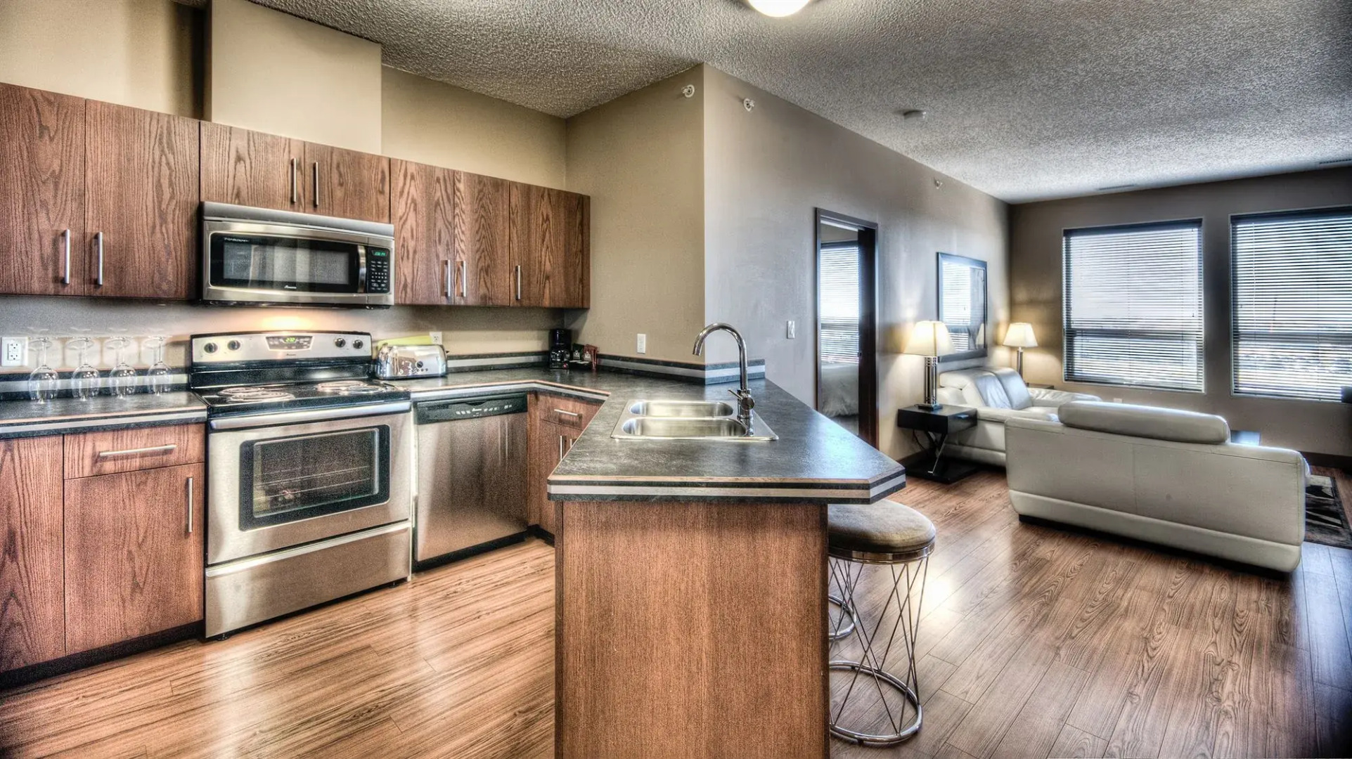 Grand Inn & Residence (ex. Podollan Rez-idence Grande Prairie) 