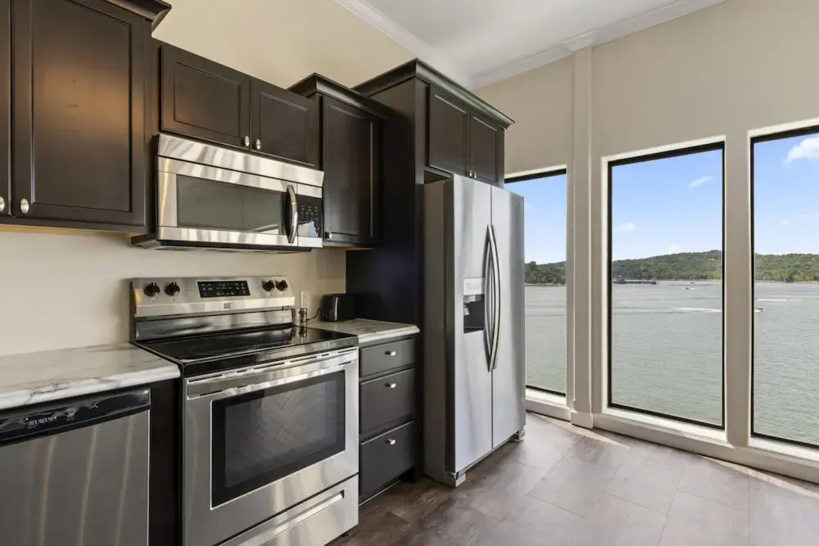 Deluxe 2 Bedroom Villa Lake View