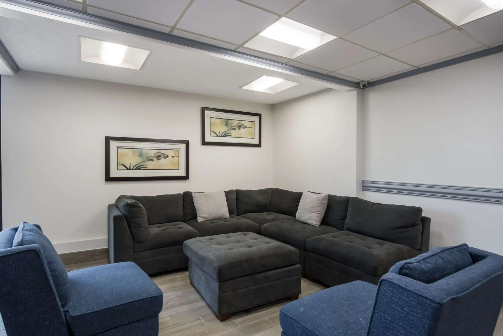 Clarion Inn & Suites Grand Rapids Airport