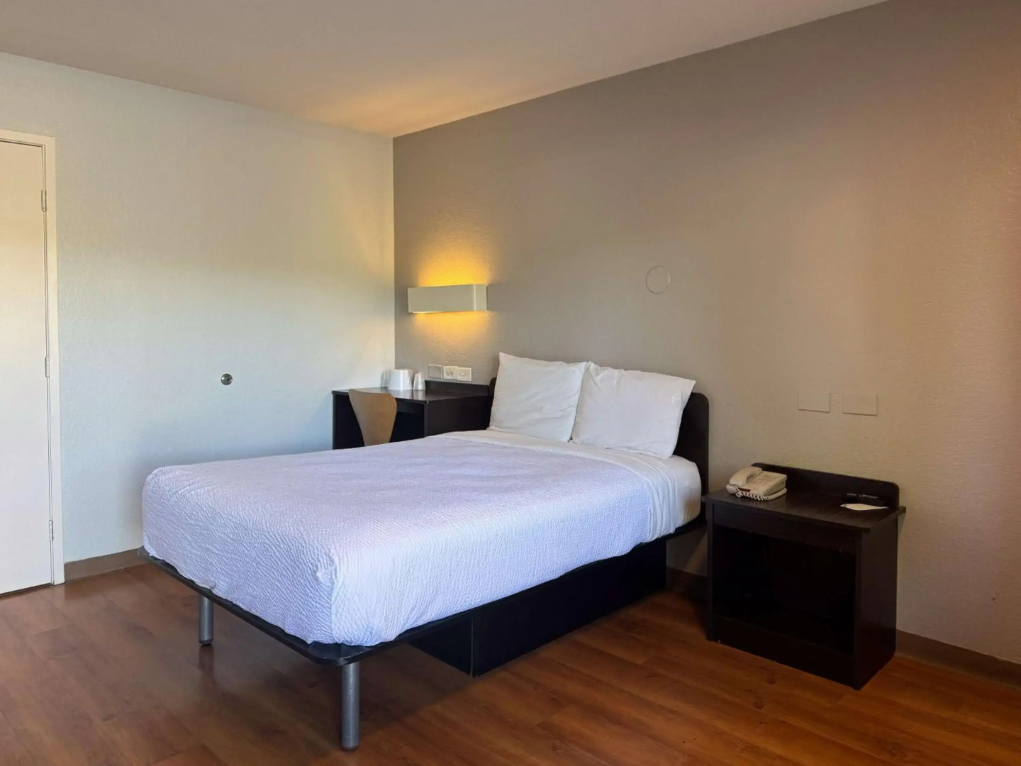 Motel 6 Simi Valley, CA