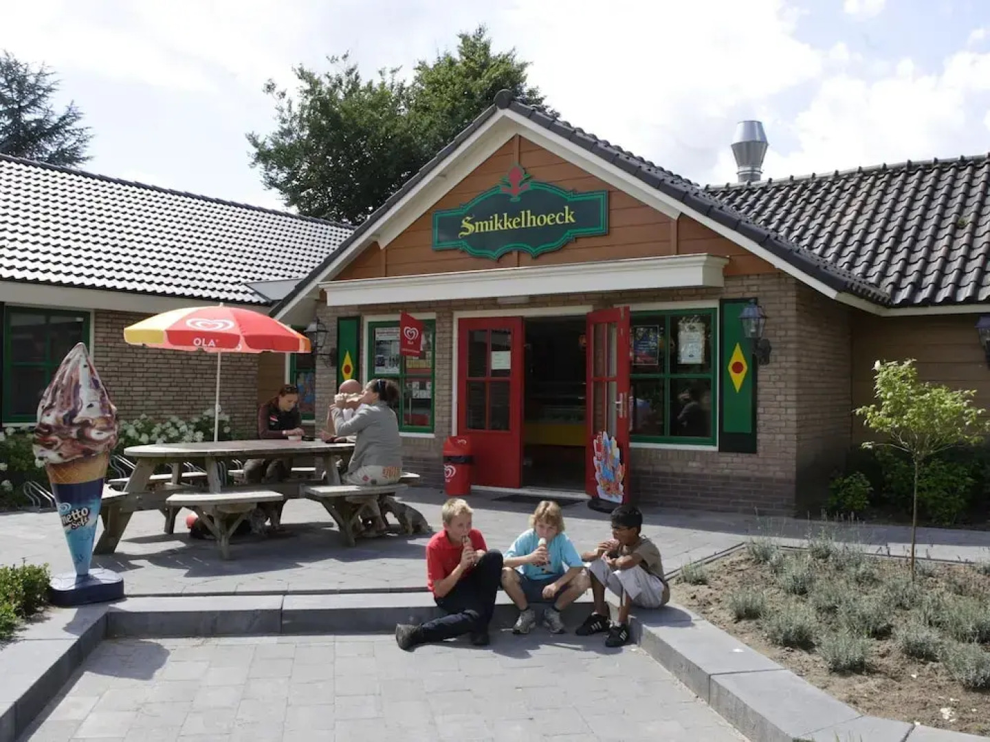 Furnished Chalet with a Terrace near Veluwe