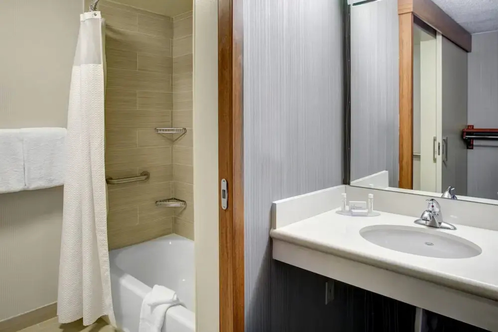 Courtyard Cleveland Airport South