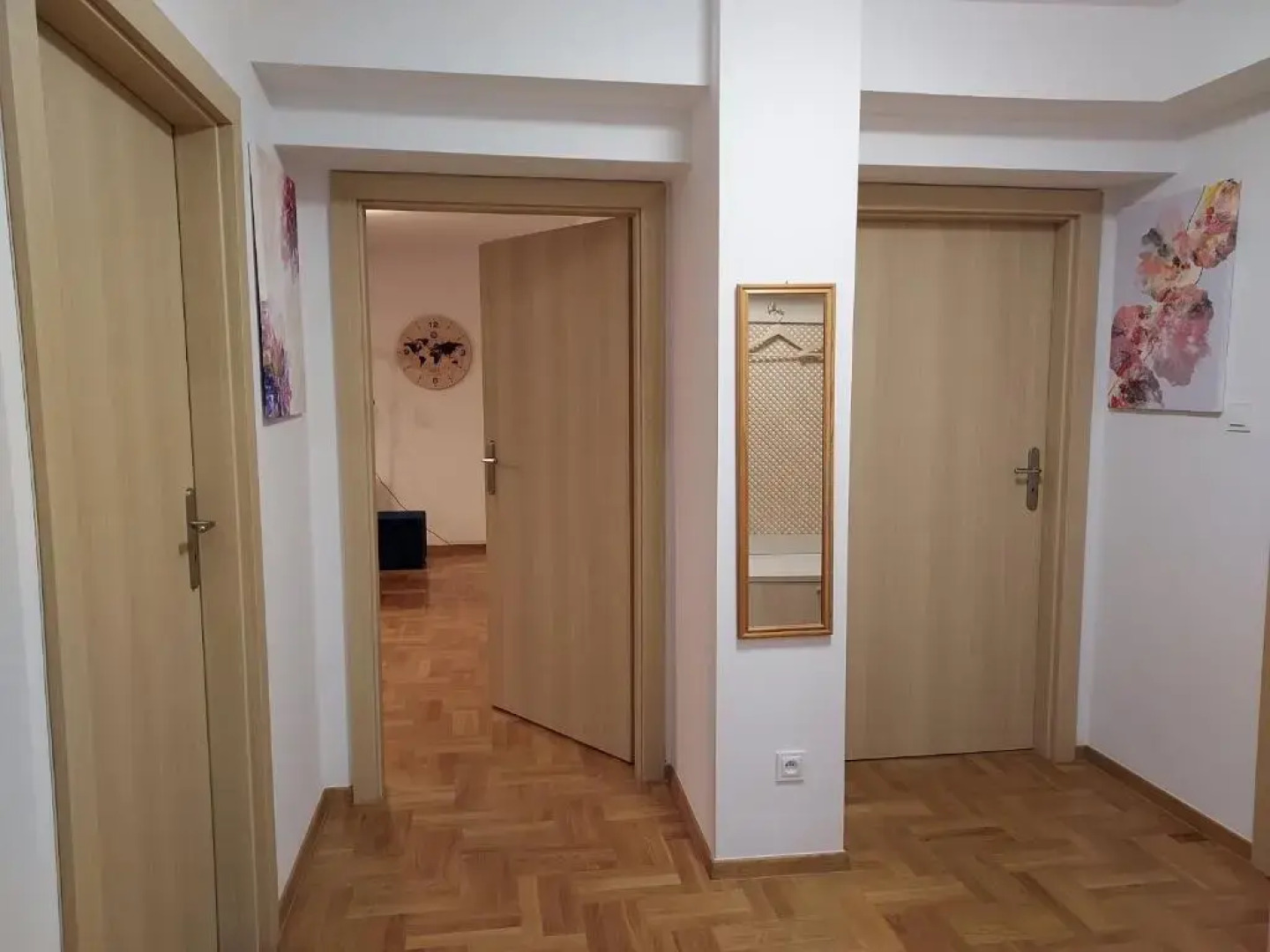 APART- salon z aneksem kuchenym, 2 sypialnie, łazienka