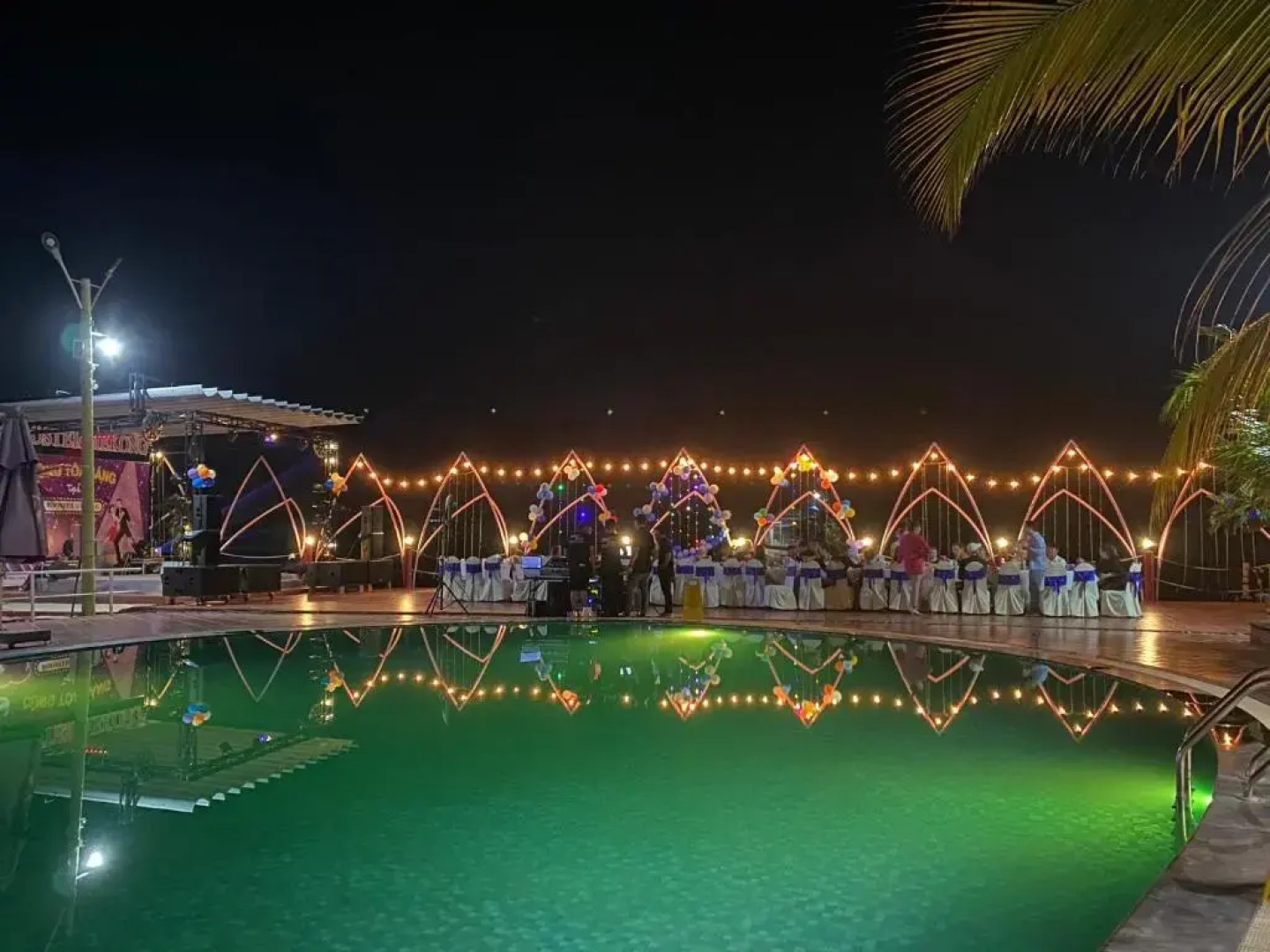 Rooster Mekong Garden & Villas