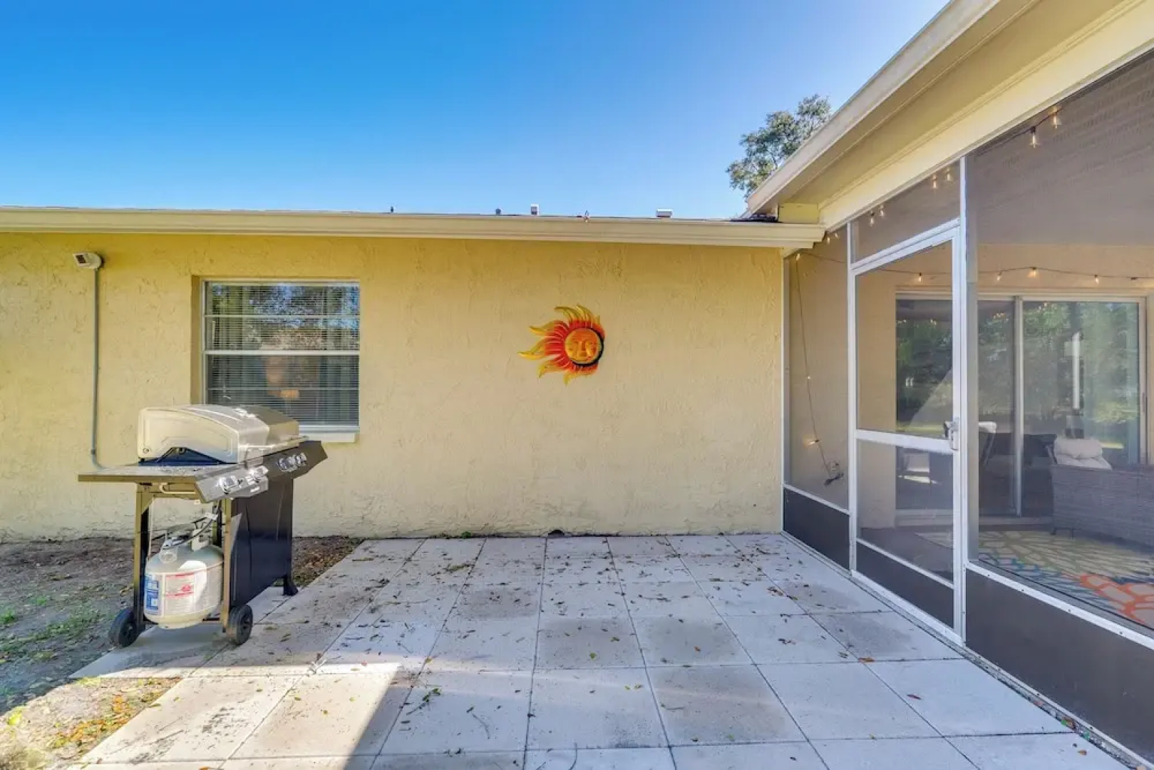 Home w/ Screened Porch, Near Weeki Wachee Springs!