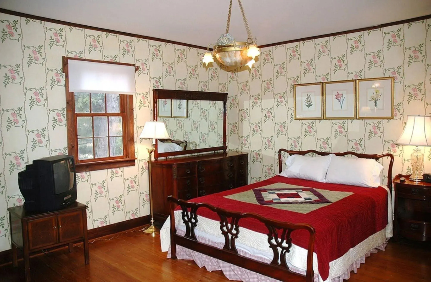 Nauvoo Grand Bed & Breakfast