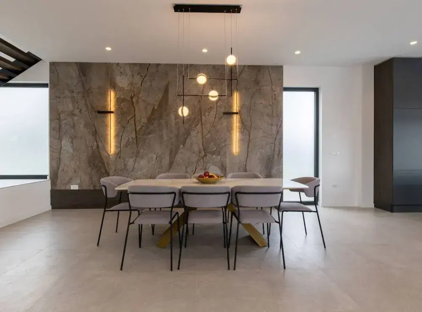 Moonlit Mirage Villa With Pool, Gym and Sauna