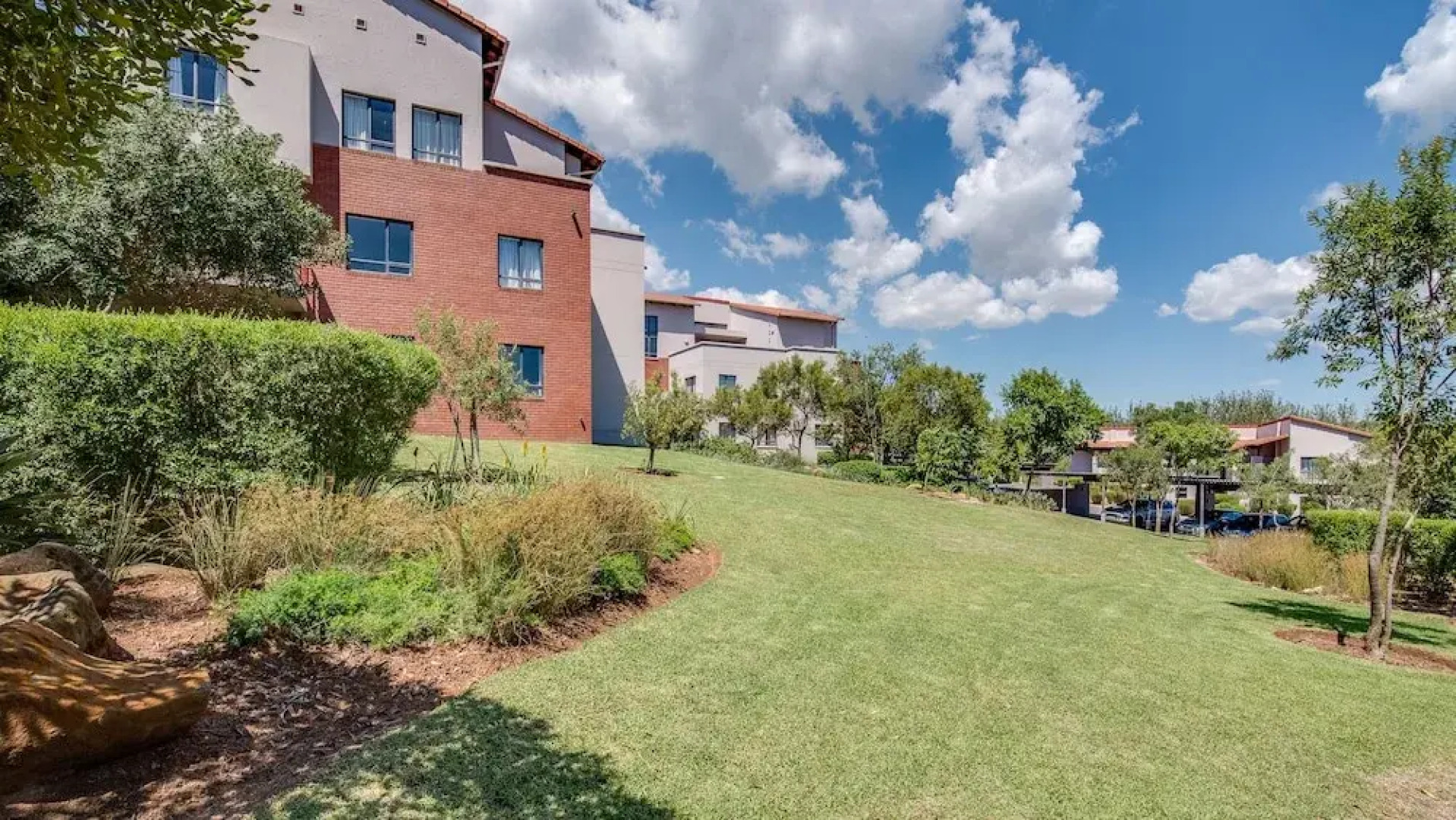 JoziStay @ Jackal Creek Apartments