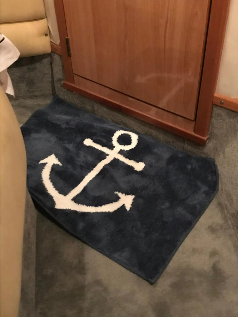 ENTIRE -HEATED -LUXURY YACHT - moored on Private Island -WIFI -sleeps up to 4 Adults or Adults with children over 2 years old -LAPLAND UK THORPE PARK LEGOLAND WINDSOR CASTLE HEATHROW ASCOT RACES WENTWORTH SAVILLE GARDENS LONDON