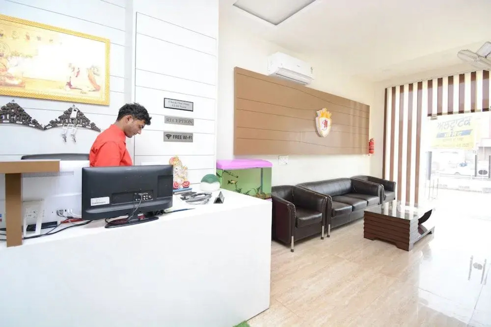 OYO 28282 Hotel J J Crown