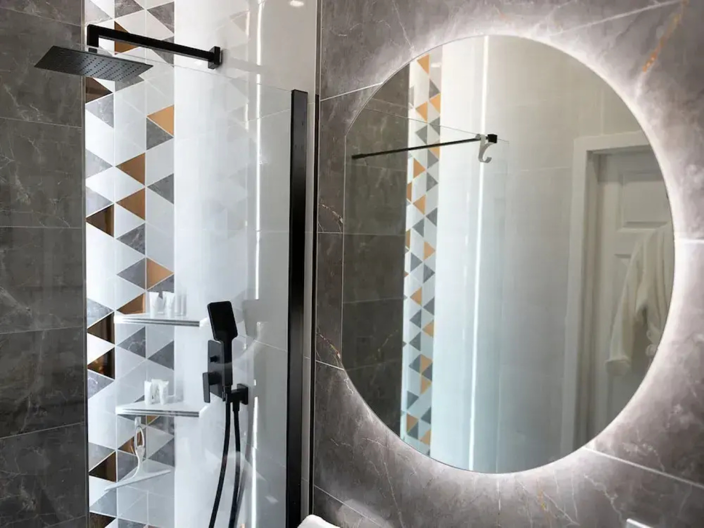 Apartment by Dziwna River With Pool Access