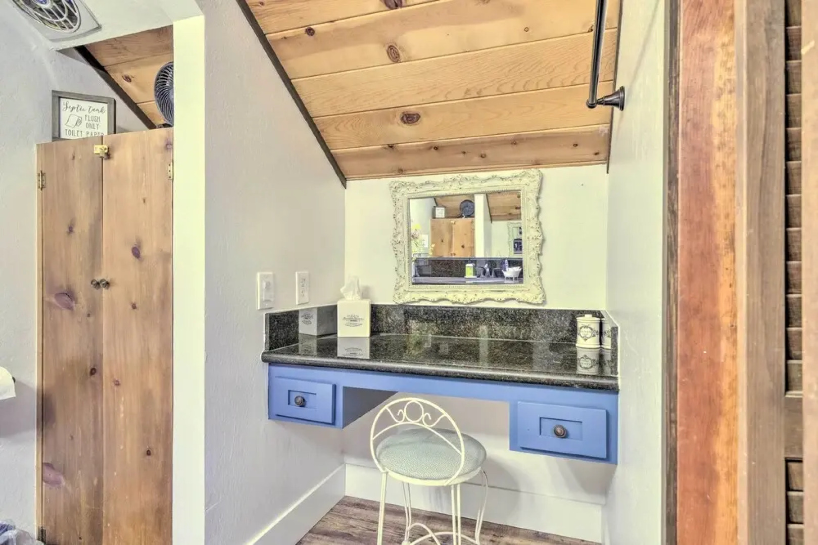 Walk Downtown: Arnold Cabin w/ Large Deck!