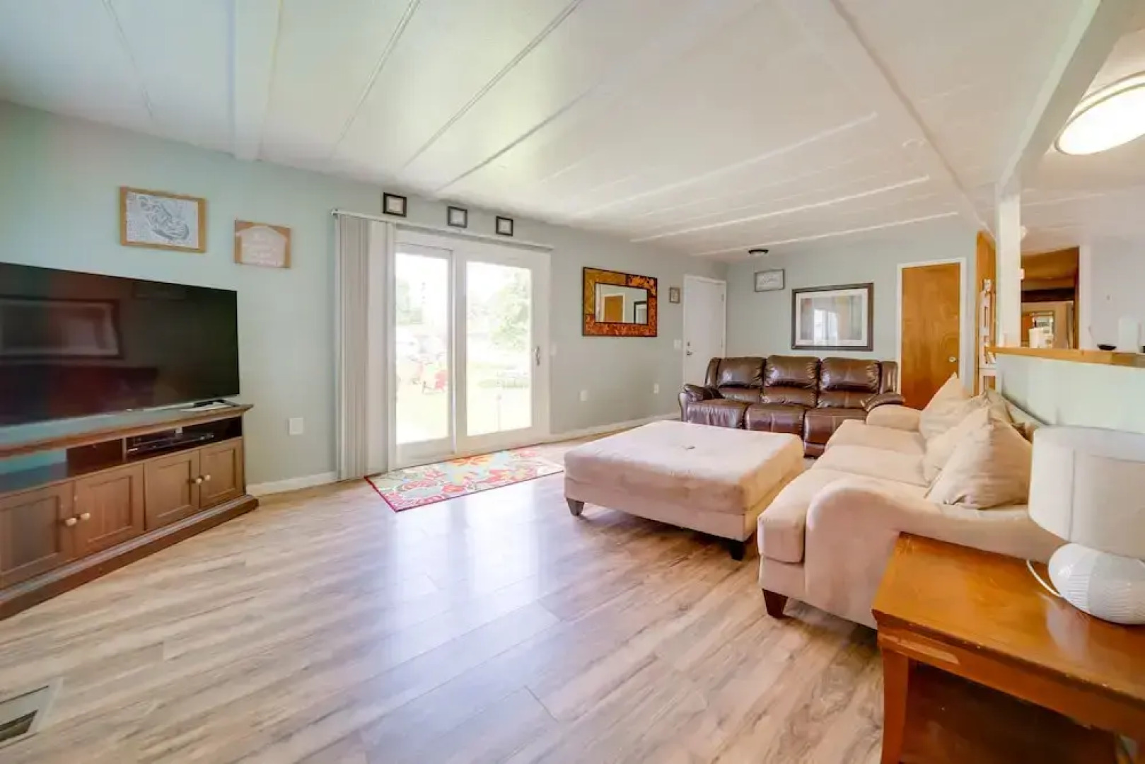 Cozy Geneva Home: Walk to Lake Erie & Main Strip!